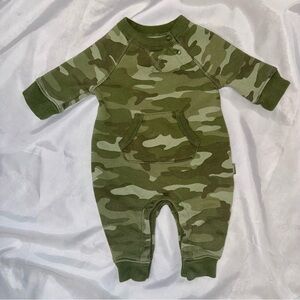 Baby Gap Camouflage Green Long Sleeve One-Piece Cotton Blend Infant/Baby 0-3 mos